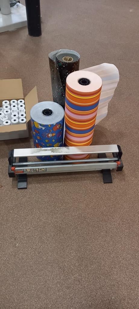 Legro Cadeaupapier Houder + 4Rollen Cadeau papier, Ophalen, Nieuw, Nvt, Nvt