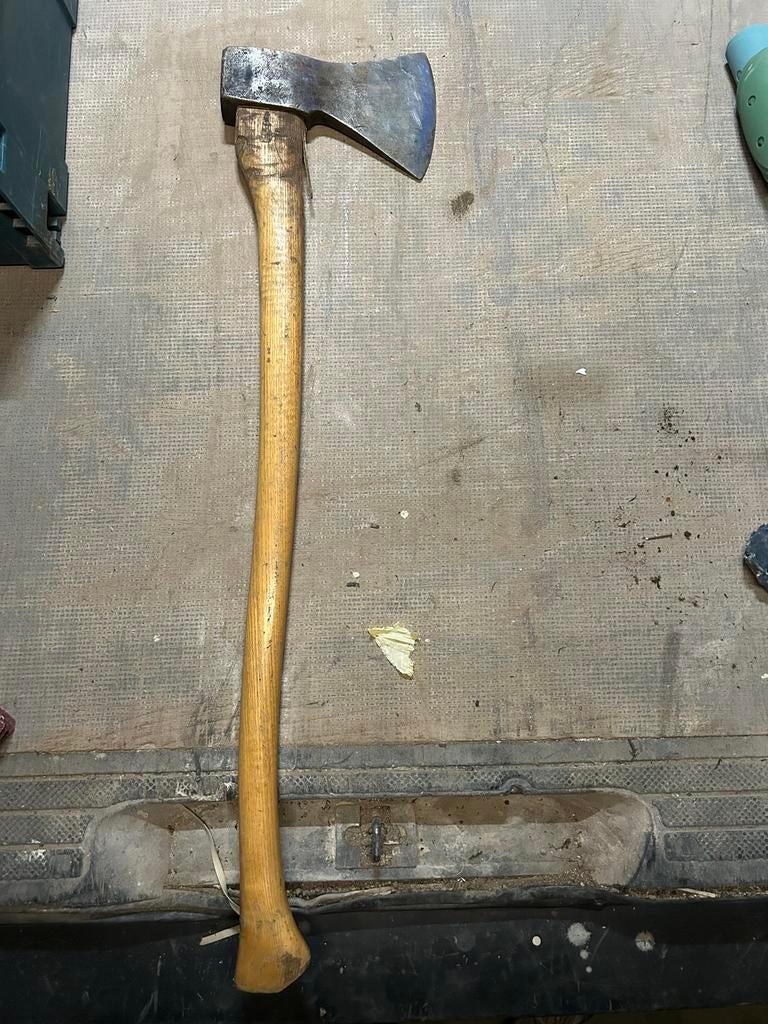 Degelijke Bijl met Houten Steel, Ophalen, Gebruikt