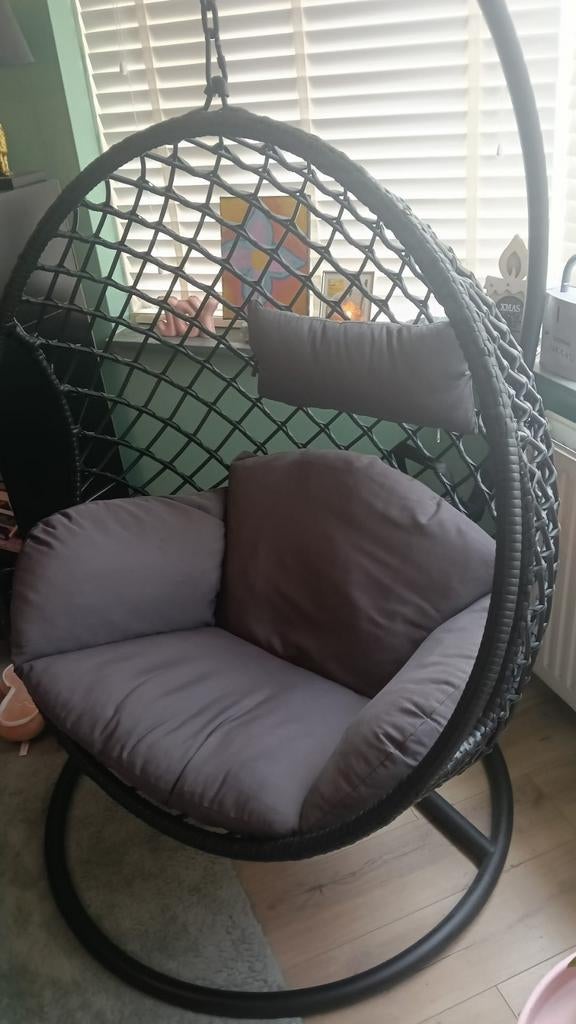 Ei hangstoel, Ophalen, Zo goed als nieuw, Kunststof