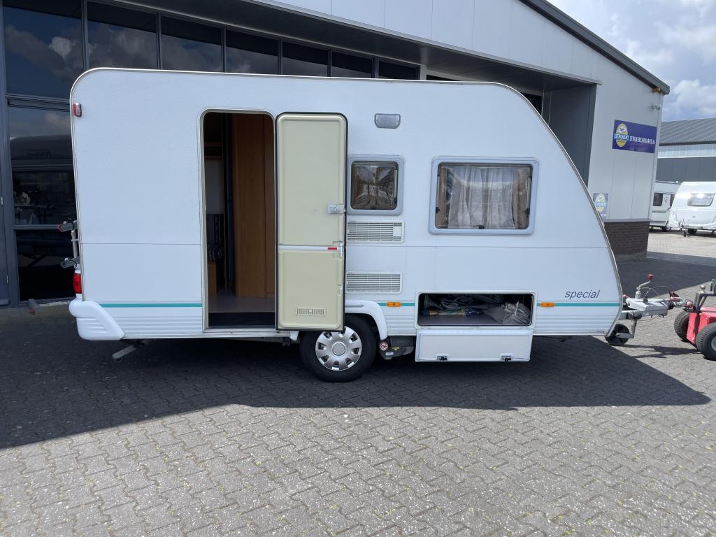 Knaus Eifelland Holiday Special 400 Bed + Zit WC 830KG leeg, Schokbreker, Bedrijf, Treinzit, Eifelland