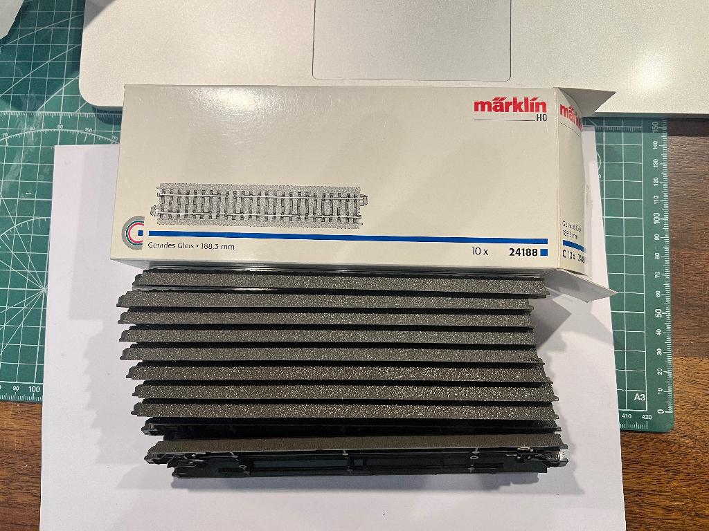 Marklin rechte C-rails 24188 (doosje van 10 stuks), Wisselstroom, Rails, Ophalen of Verzenden, Zo goed als nieuw