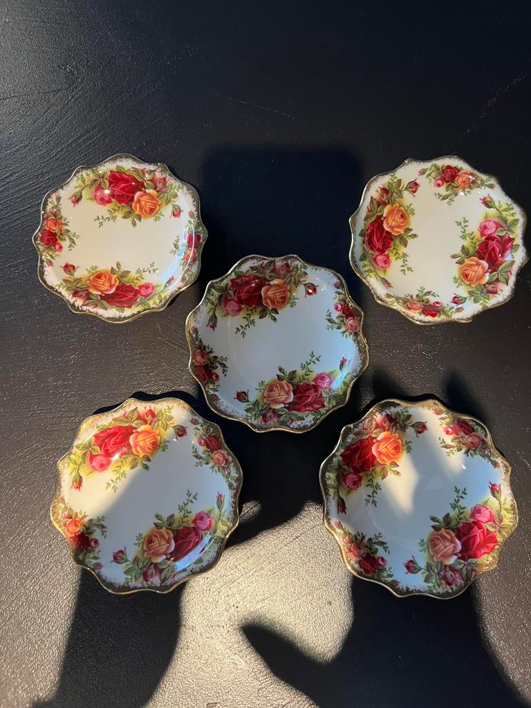 Royal Albert Old Country Roses petitfour, Ophalen of Verzenden