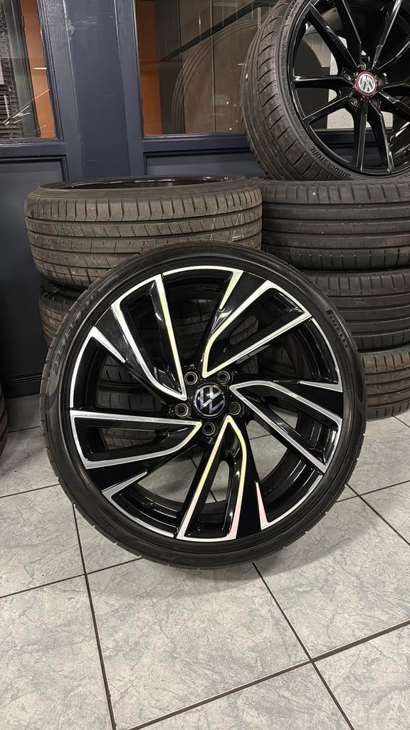 Originele set Volkswagen Golf 8 Adelaide Zomerbanden 19 inch, Gebruikt, Banden en Velgen, 235 mm, Personenwagen