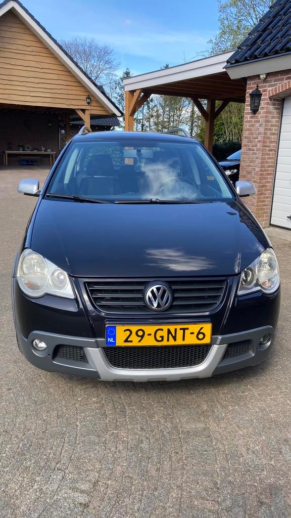 Goed onderhouden volkswagen cross polo met weinig km, Zwart, Handgeschakeld, Particulier, 3 cilinders