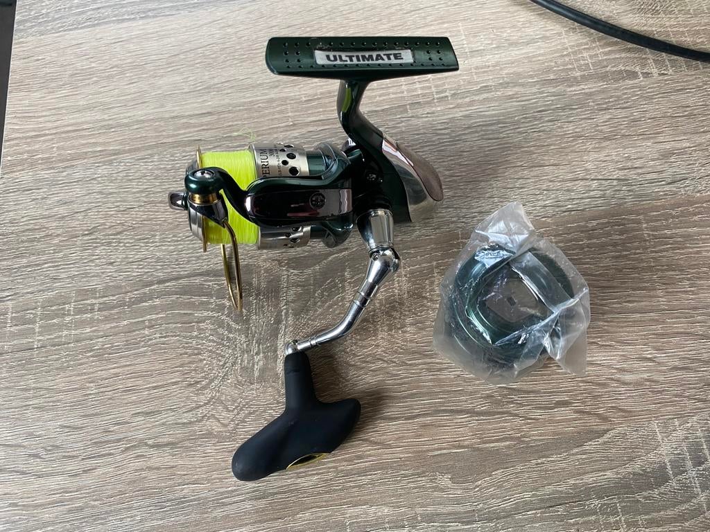 Spinmolen 3000 met reservespoel nylon en gevlochten lijn, Ophalen of Verzenden, Zo goed als nieuw, Molen