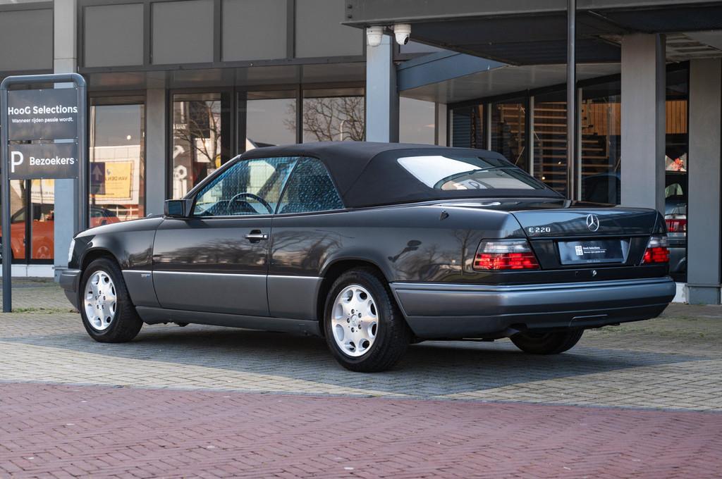 Mercedes-Benz E-Klasse E220 Cabriolet ( W124 ) (bj 1995), Auto's, Zwart, 2199 cc, 4 stoelen, Zwart