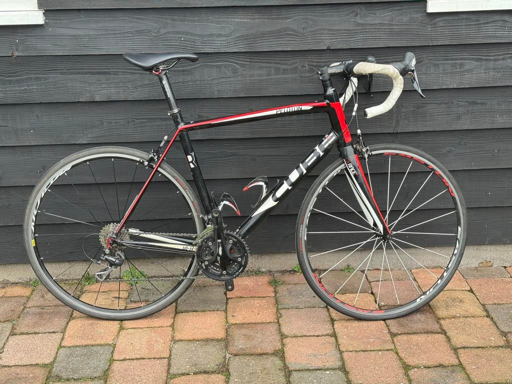 Racefiets 22 inc cube peloton 57 cm frame hoogte., 28 inch, Gebruikt, Heren, Aluminium