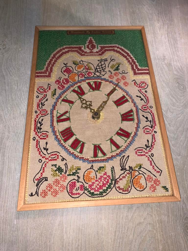 Vintage Kruissteek Klok met Fruitmotief, Ophalen of Verzenden, Gebruikt, Wandklok