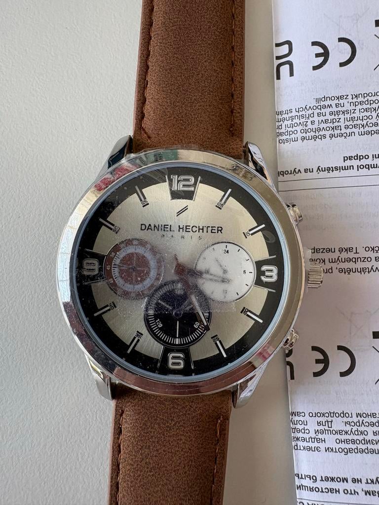 Daniel Hechter horloge met bruine band, Overige merken, Overige materialen, Polshorloge, Ophalen of Verzenden