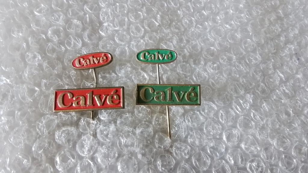 4 verschillende speldjes CALVE, Verzamelen, Speldjes, Pins en Buttons, Ophalen of Verzenden, Zo goed als nieuw, Overige onderwerpen