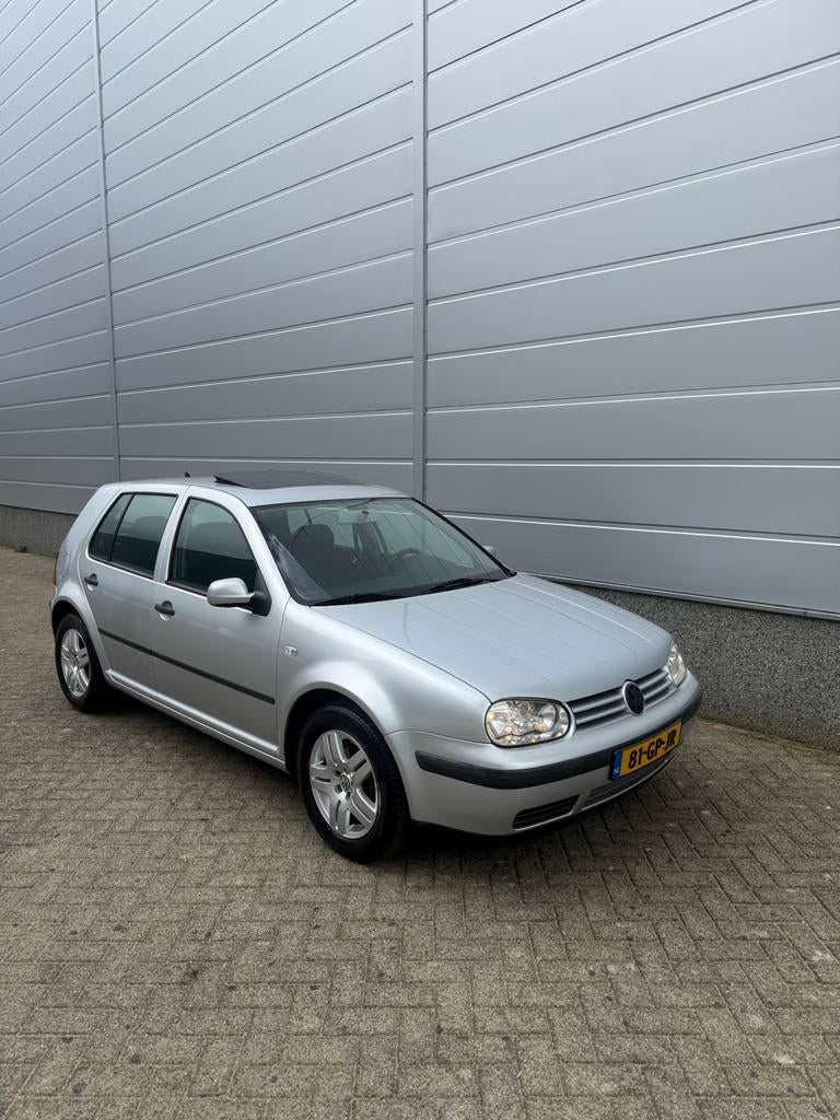 Volkswagen Golf 1.6 75KW AUT 2001 Grijs, Auto's, 4 cilinders, 12 km/l, 57 €/maand, Hatchback