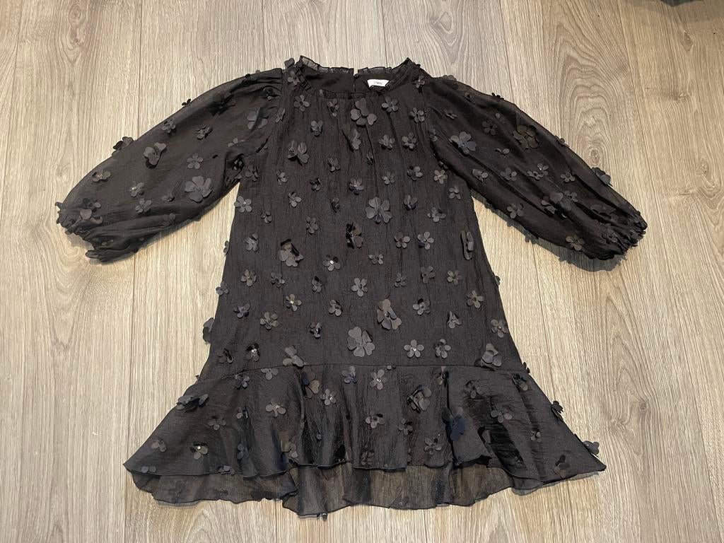 Zara kids meisjes zwarte bloemen shimmer jurk mt 122, Ophalen of Verzenden, Zo goed als nieuw, Meisje, Jurk of Rok