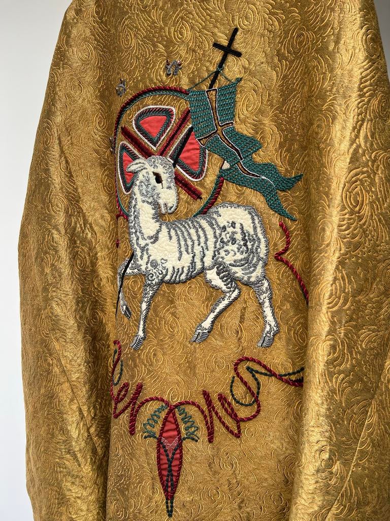 Antiek Kazuifel met Lam Gods Borduurwerk Schitterend! Uniek!, Ophalen