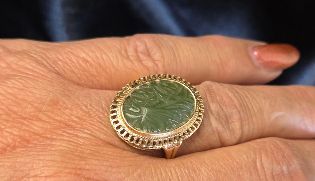Gouden Vintage ring edelsteen groene  jade. 2026/196, 18 tot 19, ., Ophalen of Verzenden, Zo goed als nieuw