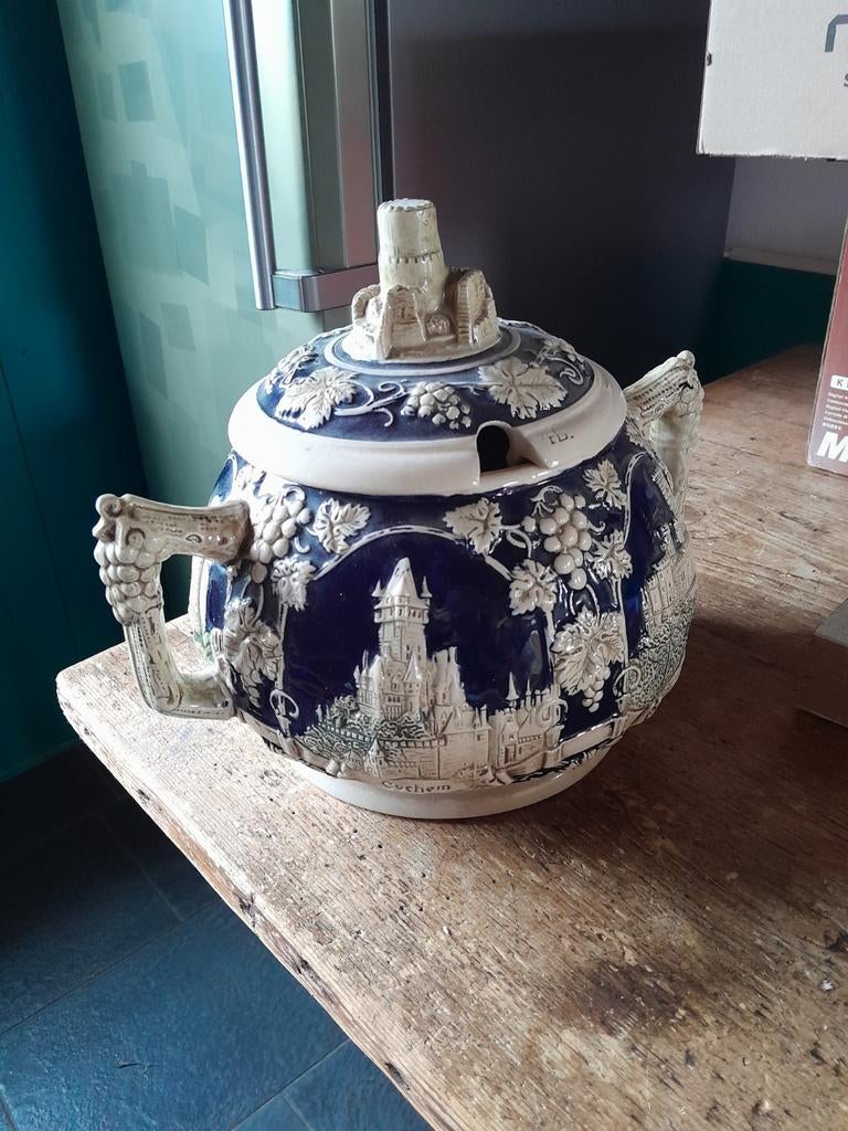 Antieke keramische pot met deksel, Ophalen