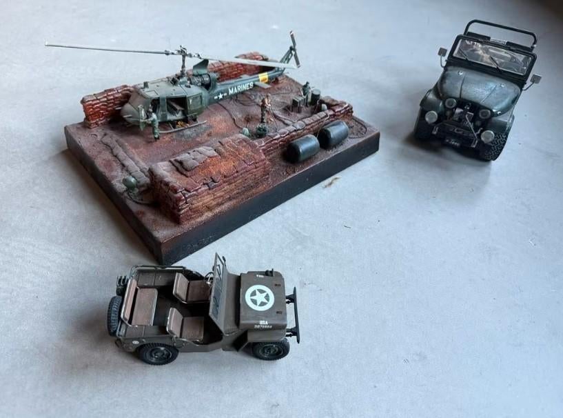 Modelauto's Leger Jeep en Helikopter Diorama militaire, Ophalen of Verzenden, Gebruikt, 1:32 tot 1:50, Overige merken