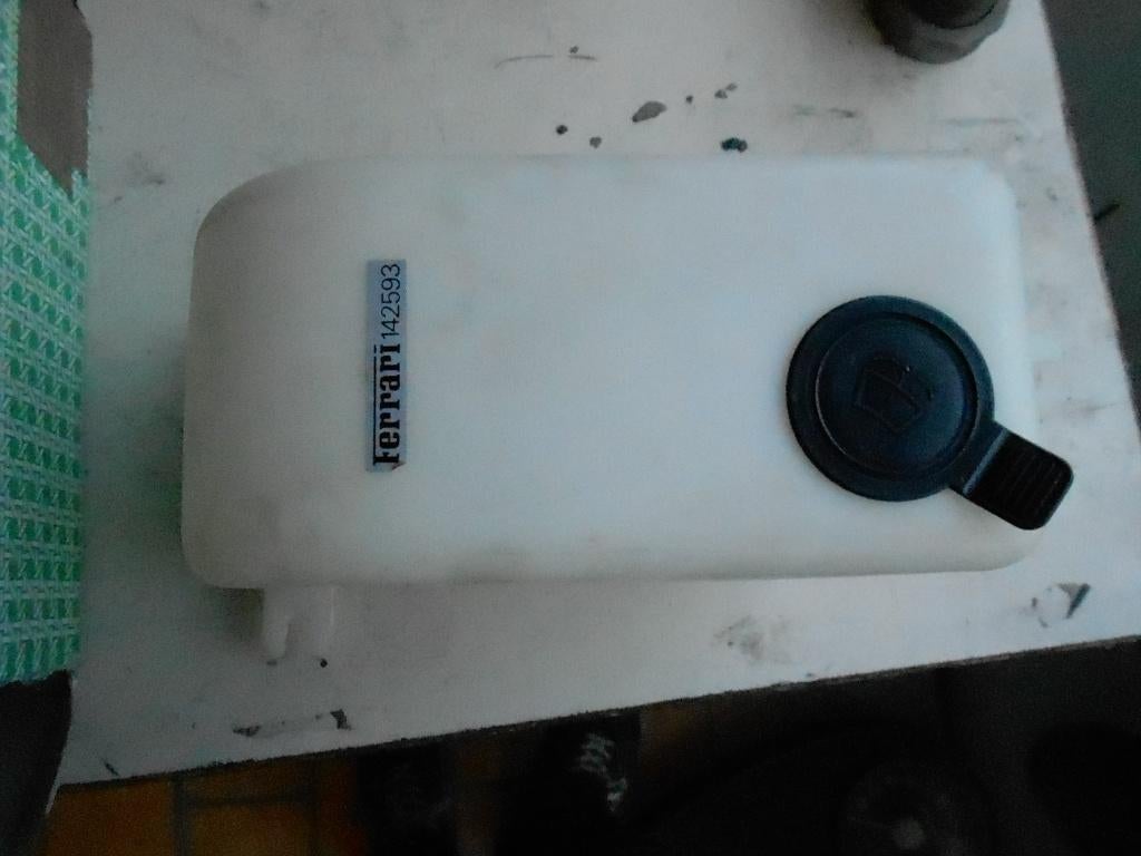 Windshield reservoir Ferrari 348 and 355, Ophalen of Verzenden