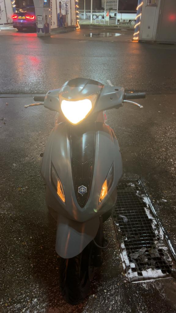 Piaggio Fly 2017 - Betrouwbare scooter, Fietsen en Brommers, Scooters | Piaggio, Maximaal 45 km/u, Ophalen of Verzenden, Zo goed als nieuw