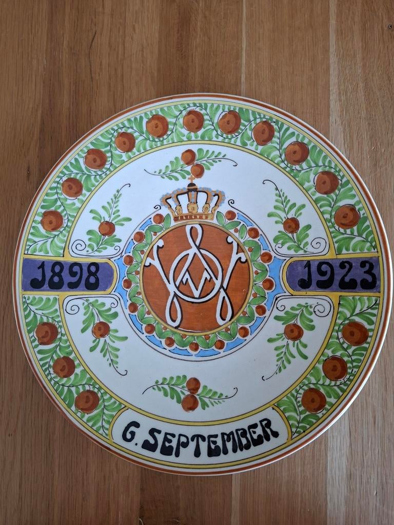 zeldzaam gedenkbord Koningin Wilhelmina, Antiek en Kunst, Antiek | Wandborden en Tegels, Ophalen of Verzenden