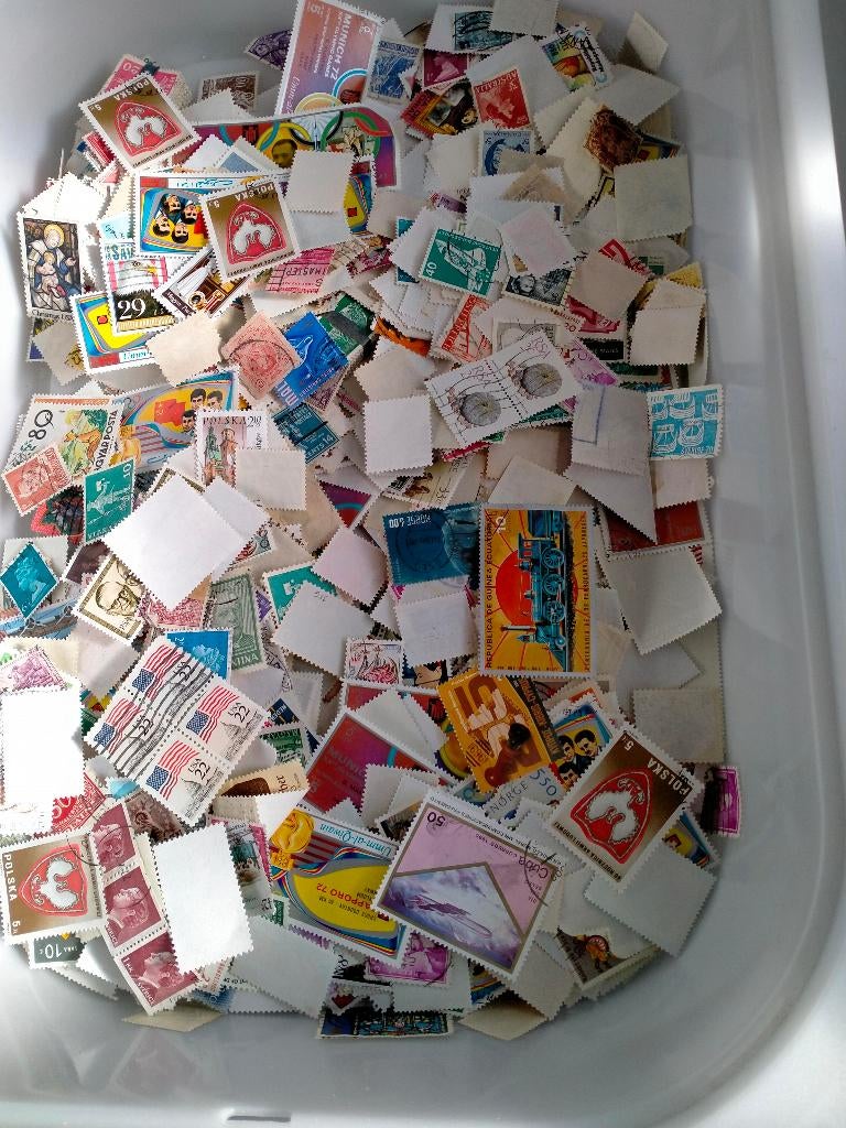 Doos met 1,5 kg kilowaar kantoorpost Wereld afgeweekt, Verzenden, Buitenland