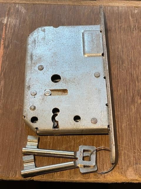 Nr.335: Nemef stalen kastdeurslot, Ophalen of Verzenden, Nieuw, IJzer, Slot