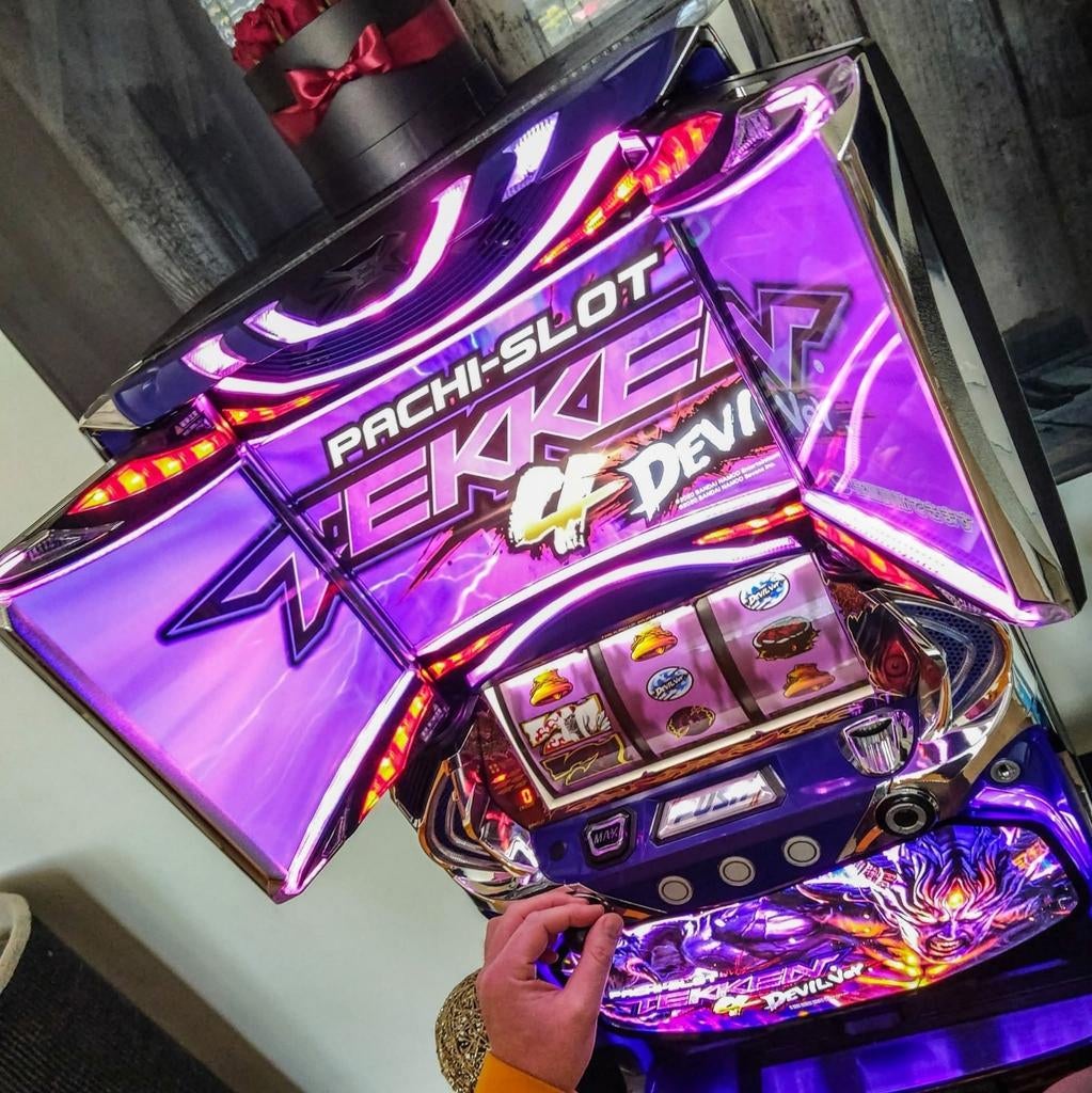 Pachislot Tekken 4 Devil gokkast + coins en omvormer, Overige munten, Ophalen, Zo goed als nieuw, Met sleutels