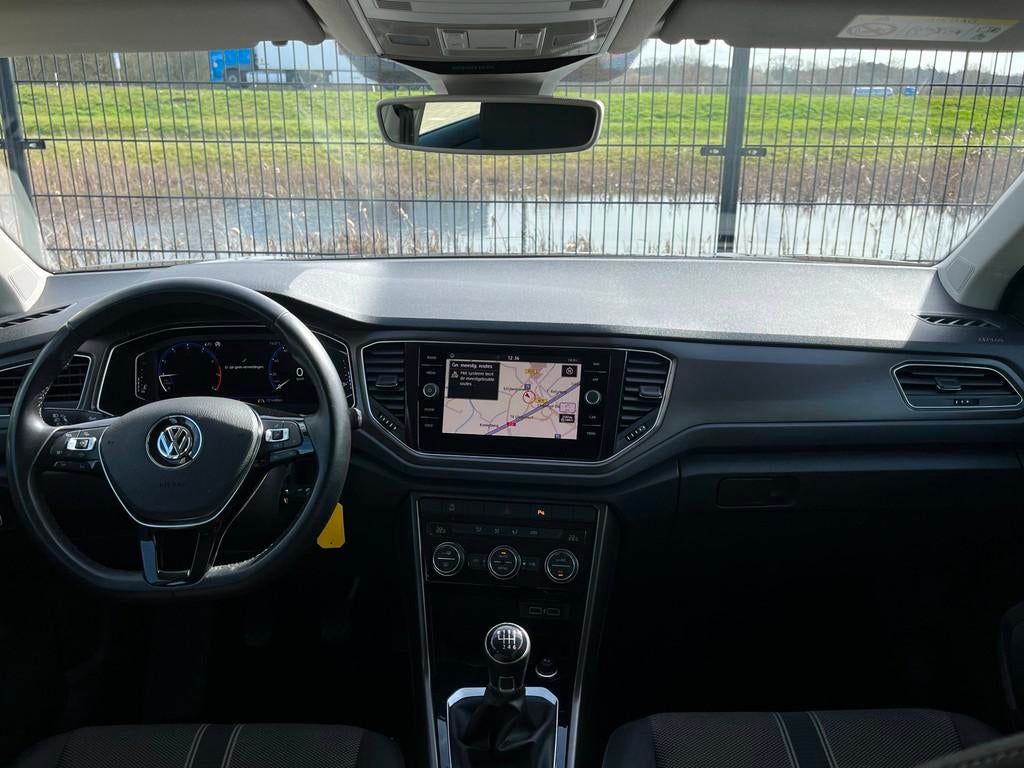 Volkswagen T-Roc 1.0 TSI Style | 1ste eigenaar | PDC | Carpl, Voorwielaandrijving, Stof, Gebruikt, Euro 6