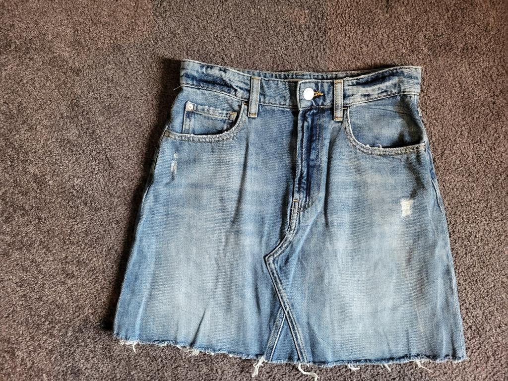 Mooi spijkerrokje Guess
Maat 34, XS, Kleding | Dames, Rokken, Blauw, Ophalen of Verzenden, Zo goed als nieuw, Maat 34 (XS) of kleiner