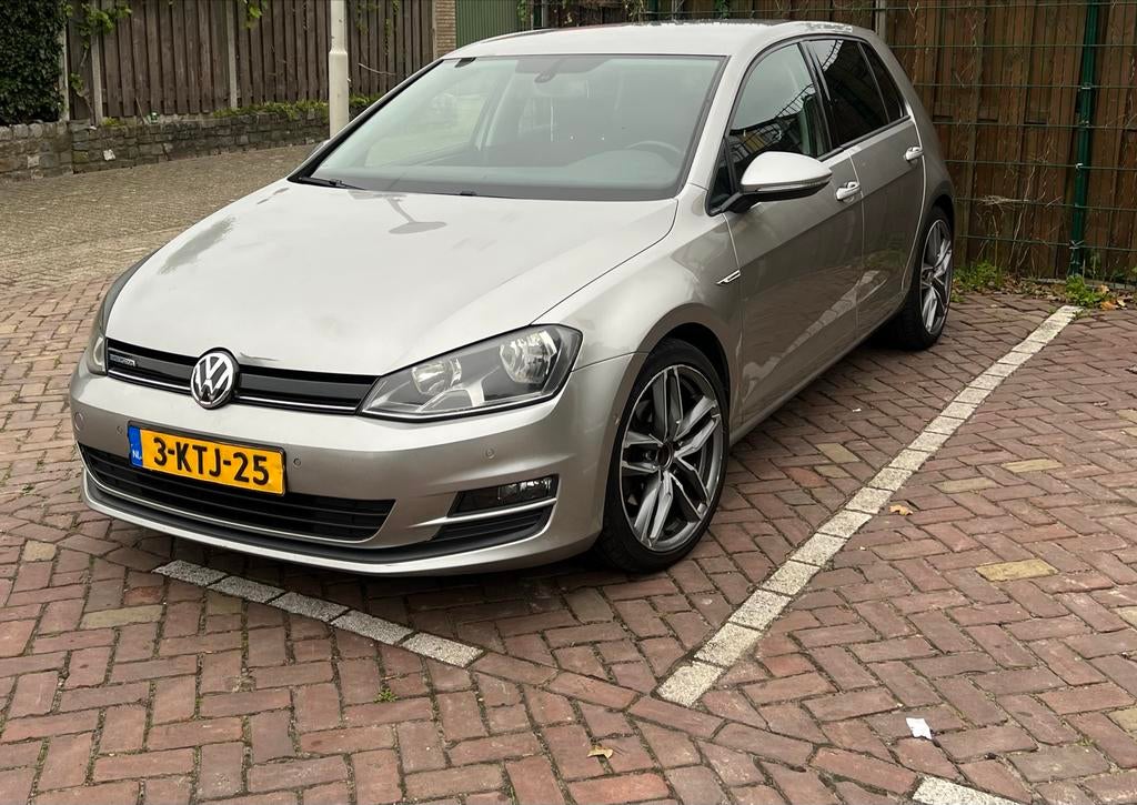 Volkswagen Golf 1.6 TDI 81KW 5D Blue Motion 2013 Grijs, Auto's, Voorwielaandrijving, 4 cilinders, Origineel Nederlands, Stationwagon