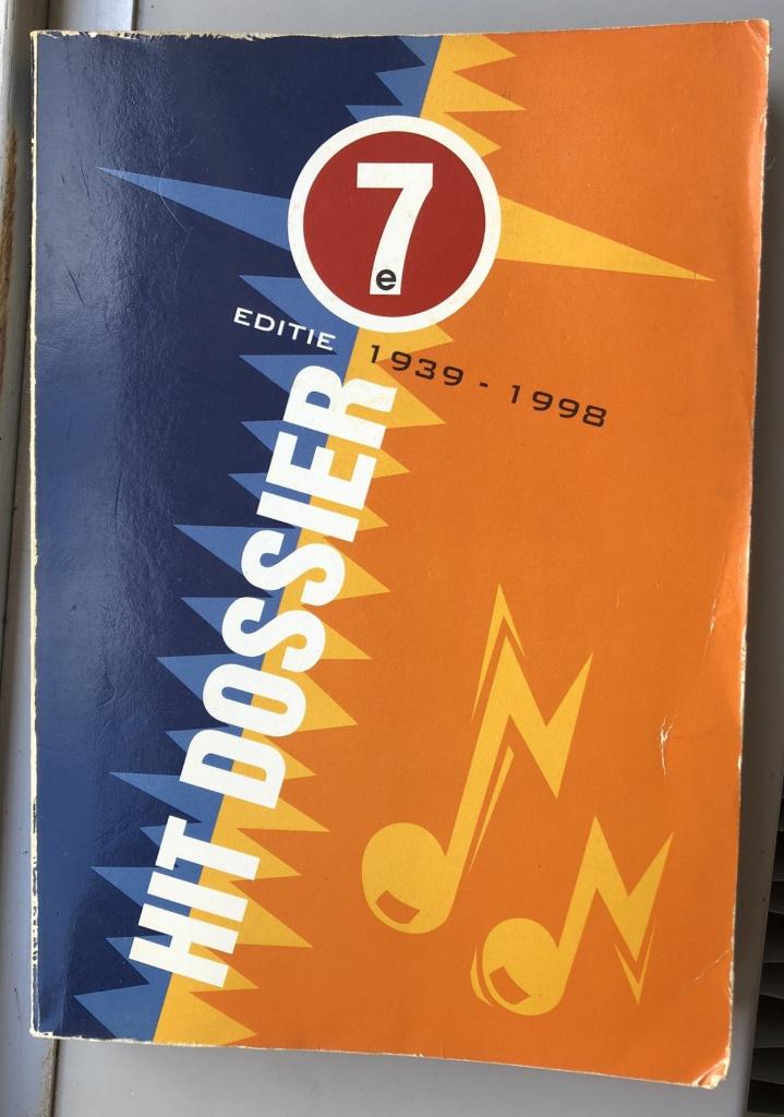 Hit Dossier 7 van 1998 Hitdossier Top 40 hitparade overzicht, Ophalen of Verzenden, Gelezen, Algemeen