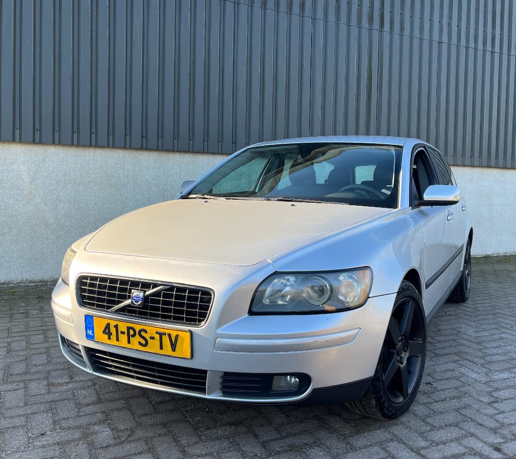 Volvo V50 1.8 Airco | Apk 04-2027 | Trekhaak | Sportvelgen, Auto's, Volvo, Voorwielaandrijving, Zwart, 4 cilinders, Parkeerassistent