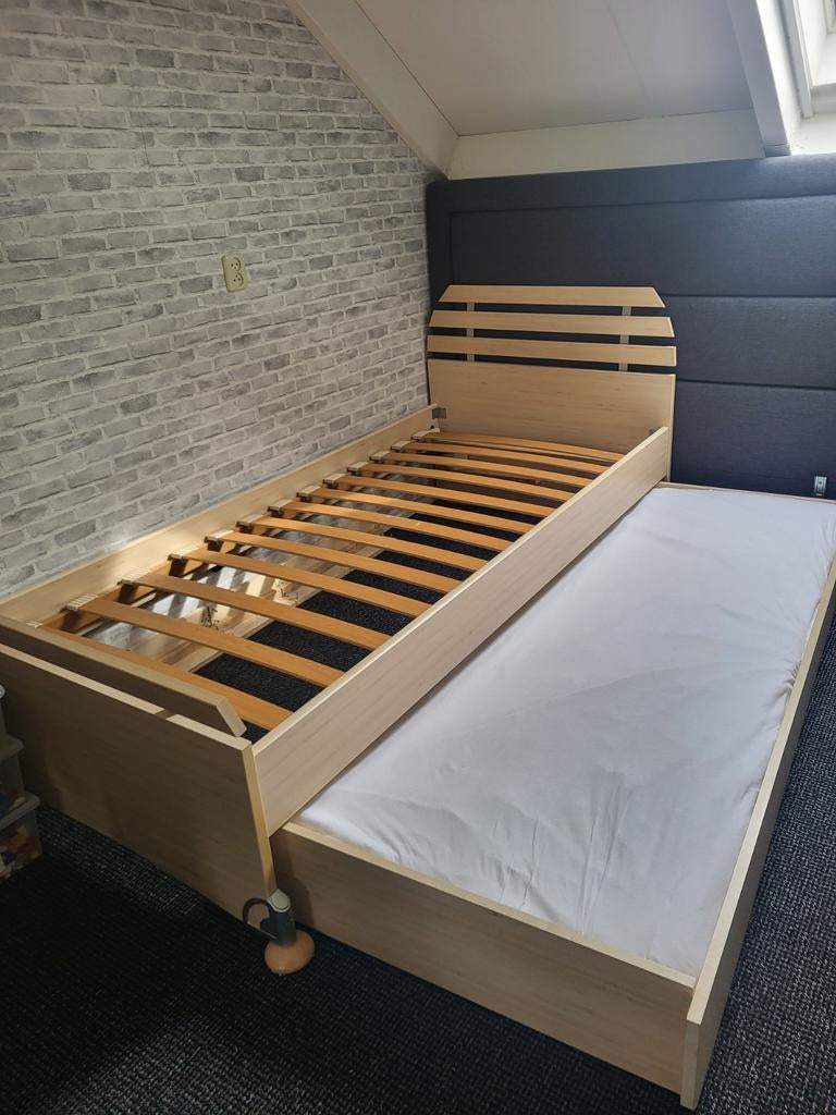 Mooi eenpersoons bed met onderschuifbed, Ophalen, 90 cm, Eenpersoons, Zo goed als nieuw