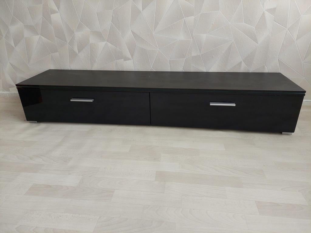 Zwart tv-meubel met twee lades, Huis en Inrichting, Kasten | Televisiemeubels, Ophalen, Overige materialen, 150 tot 200 cm, Zo goed als nieuw