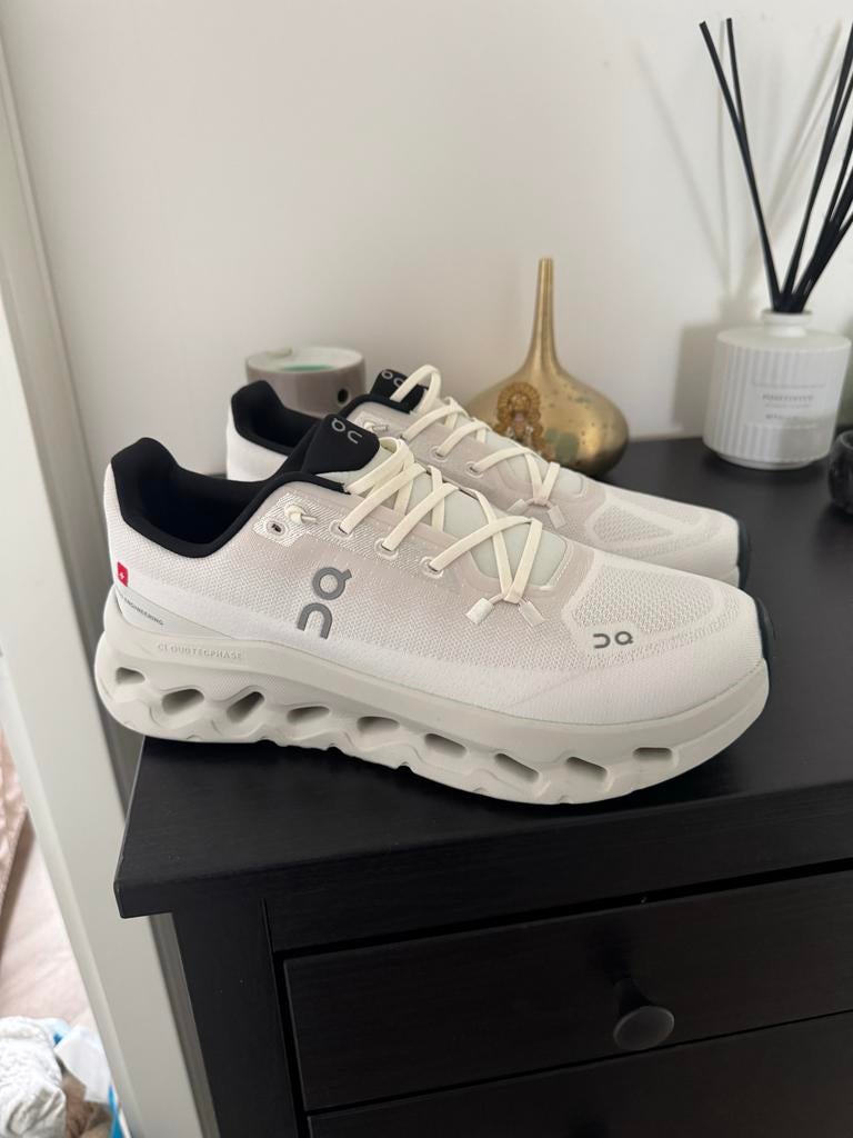 On Cloudtilt maat 42 NIEUW, Ophalen of Verzenden, Nieuw, Wit, Sneakers of Gympen