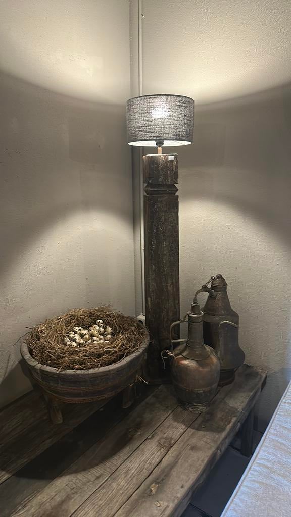 Stoere robuuste oude pilaar vloerlamp uit india inc kap, Ophalen