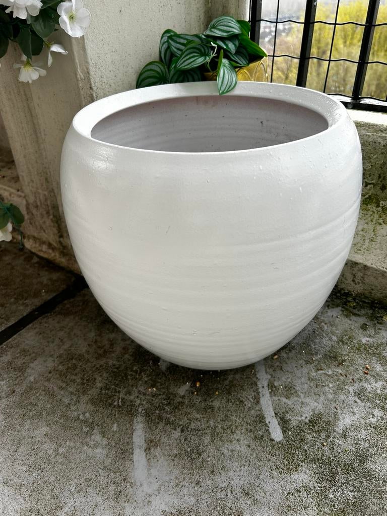 TEAB - Grote witte stenen bloempot, Tuin en Terras, Bloempotten, Steen, Gebruikt, Rond, Minder dan 40 cm