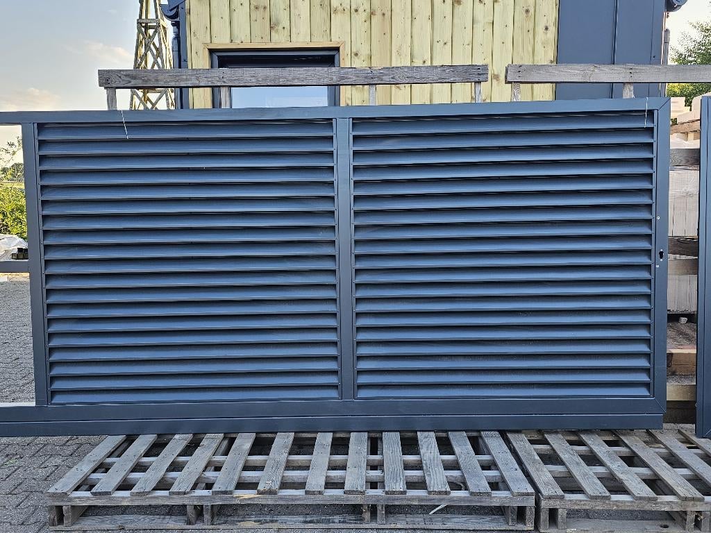 Nieuwe links schuivende schuifpoort: Denver 300x180cm grijs, Met poort, Nieuw, IJzer, Spijlenhekwerk