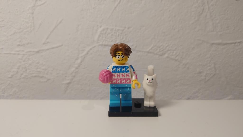 Lego Collectible Minifigure Series 27 Cat Lover, Ophalen of Verzenden, Zo goed als nieuw, Complete set, Lego