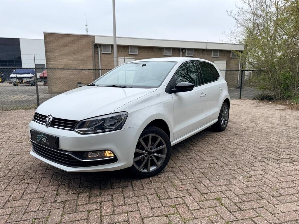 Volkswagen Polo 1.2 TSI EDITION FIRST, Stof, 40 €/maand, 4 cilinders, Wit