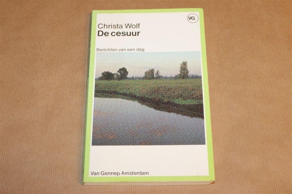 De Cesuur — Berichten van een Dag, Christa Wolf 1987, Ophalen of Verzenden, Gelezen