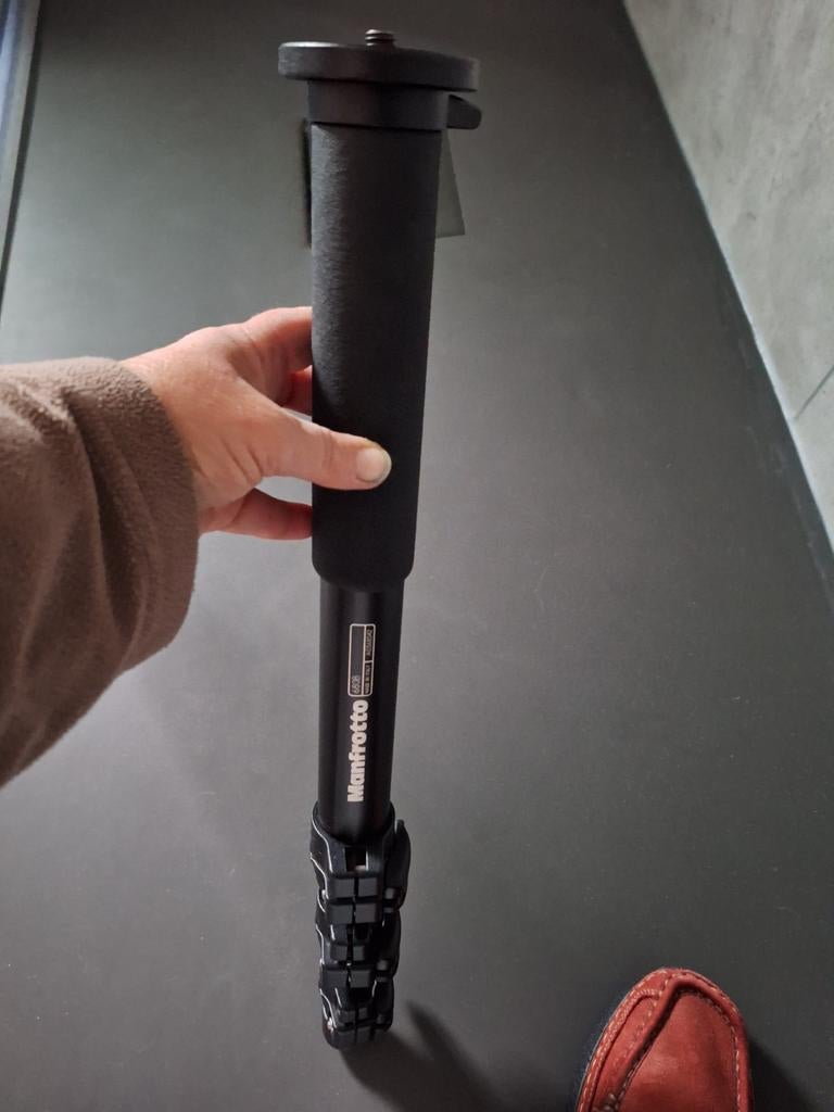 Manfrotto carbon monopod, Ophalen of Verzenden, Zo goed als nieuw, 150 tot 175 cm, Eenpoot