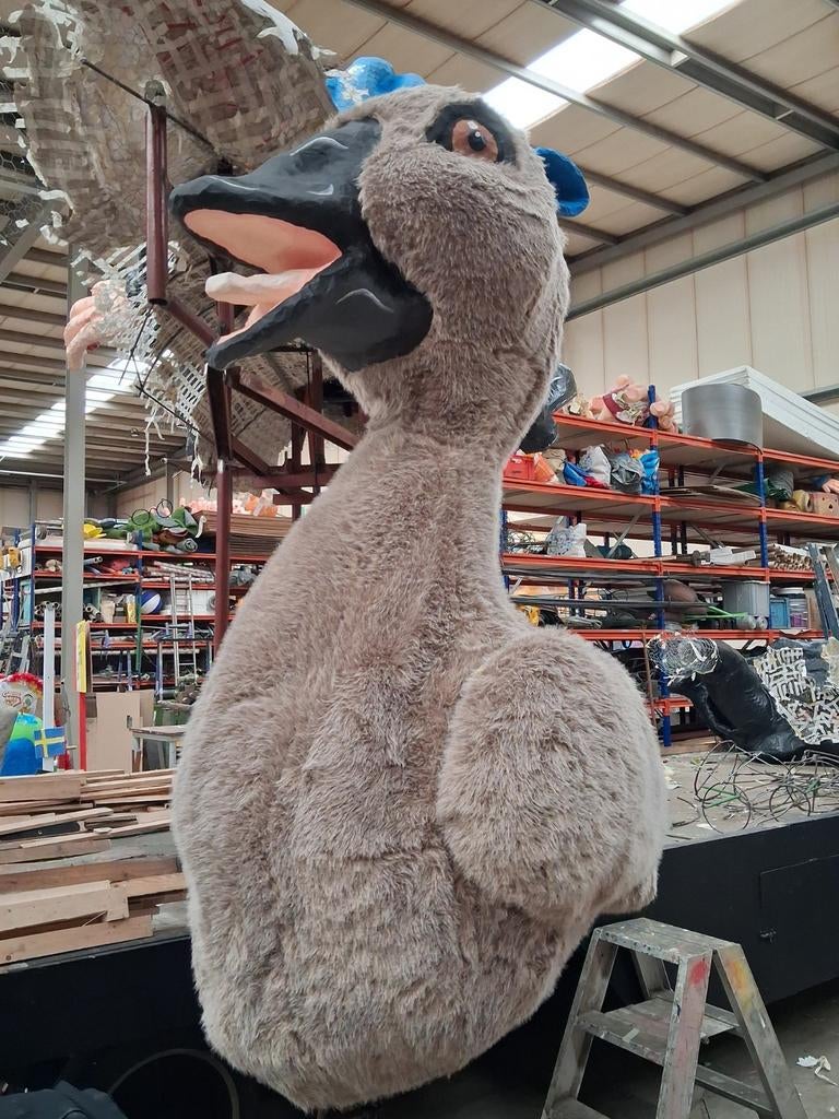 2 carnavals poppen , carnavalswagen items, Ophalen