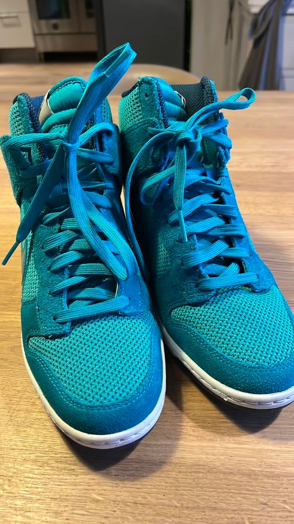 Nike sleehak sneakers turkoise maat 39, Kleding | Dames, Schoenen, Ophalen of Verzenden, Zo goed als nieuw, Sneakers of Gympen