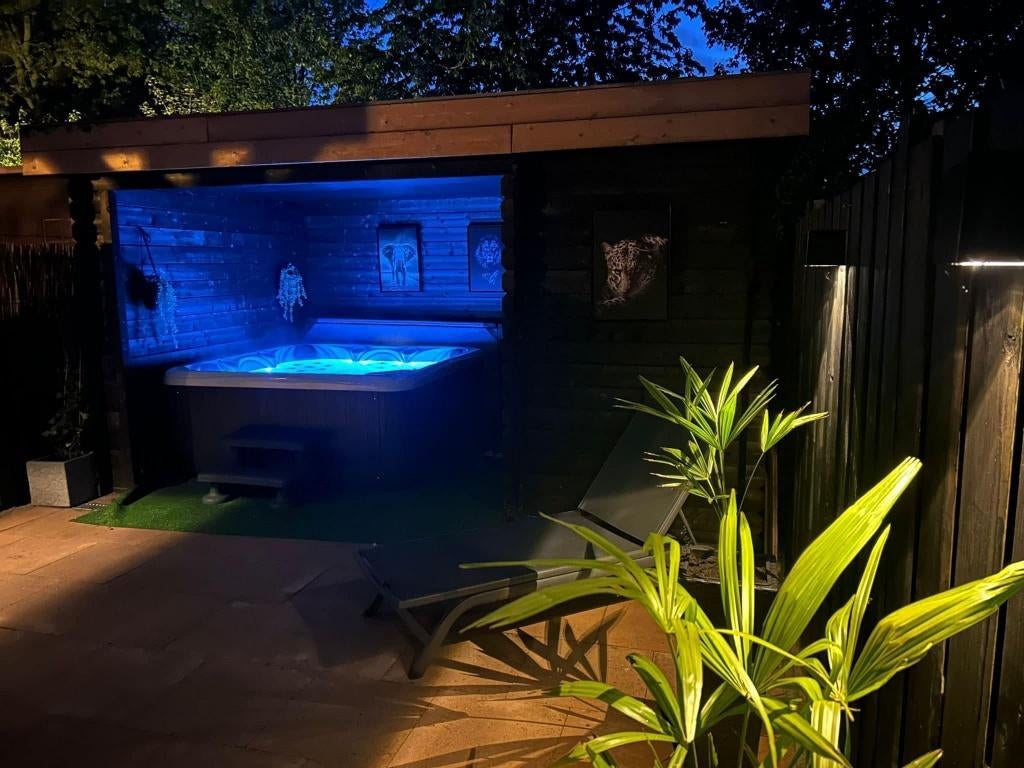5-persoons jacuzzi Spa Praise Classic, Ophalen, Zo goed als nieuw, Trap, Vast