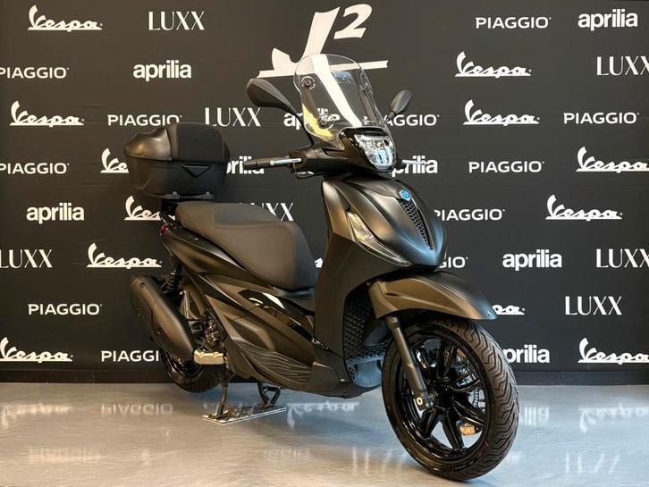Piaggio Beverly 300 | Deep Black | 2024 | 3000 km | 1 eig