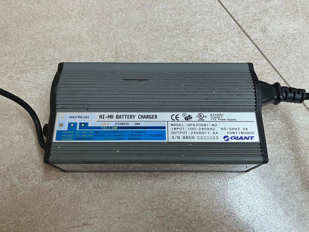 5pin giant oplader, Ophalen of Verzenden