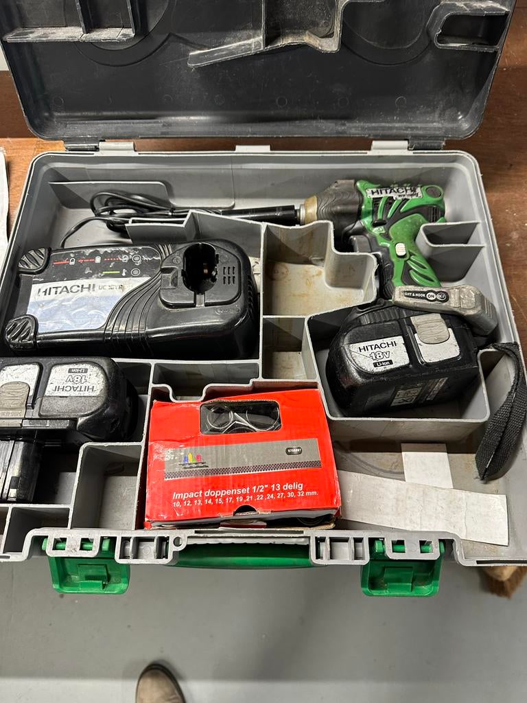 Hitachi slagmoersleutel 18v met accu en krachtdoppen, Ophalen of Verzenden, Gebruikt, Minder dan 400 watt, Overige typen