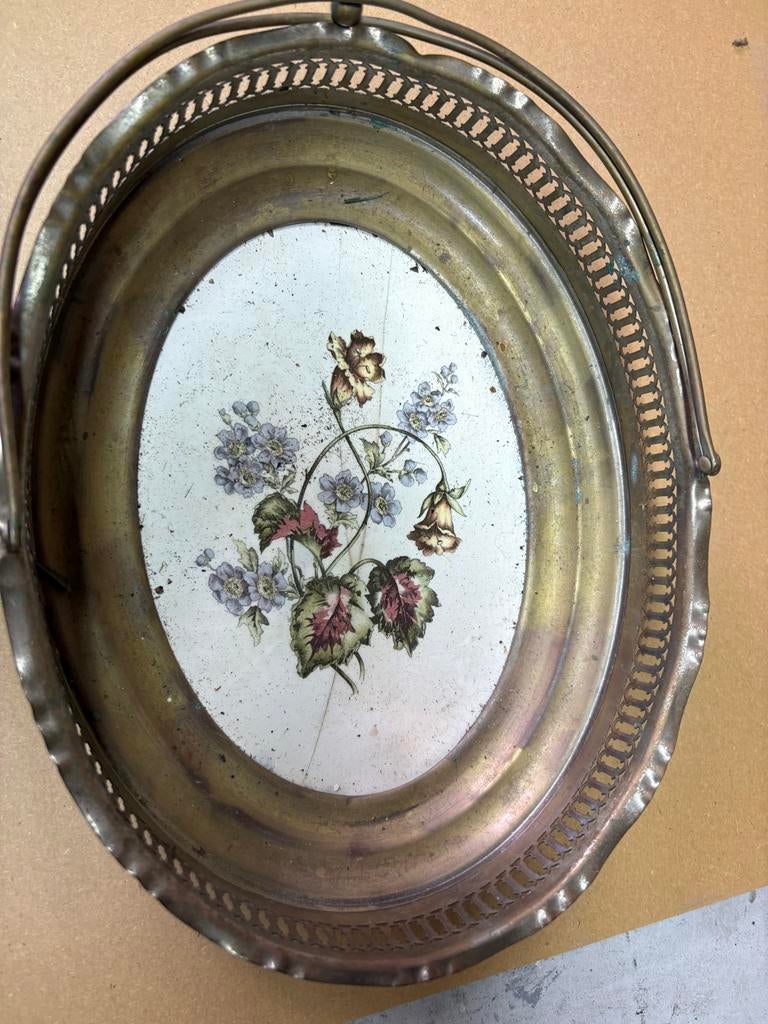 Antieke Schaal met Bloemmotief en Handvat, Ophalen of Verzenden