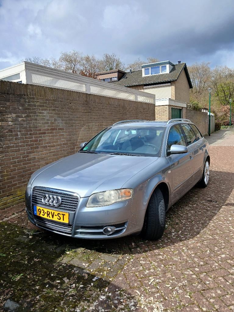 Audi A4 2.0 96KW Avant AUT 2005 Grijs apk jan 2027 update, Auto's, Stof, Zwart, 4 cilinders, 1984 cc
