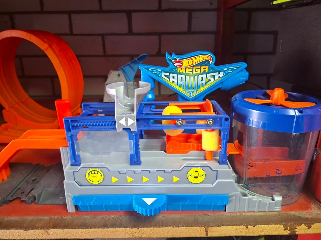 Hot wheels carwash, slingshot en spiraal crash, Kinderen en Baby's, Speelgoed | Racebanen, Ophalen of Verzenden, Zo goed als nieuw